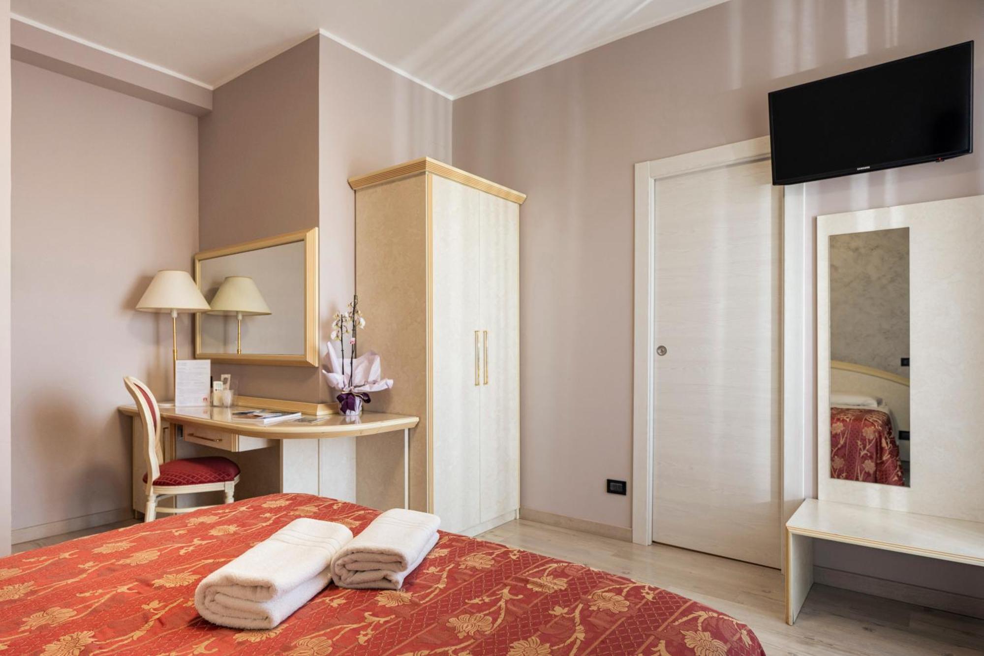 Hotel Mondial Porto Recanati Exterior photo